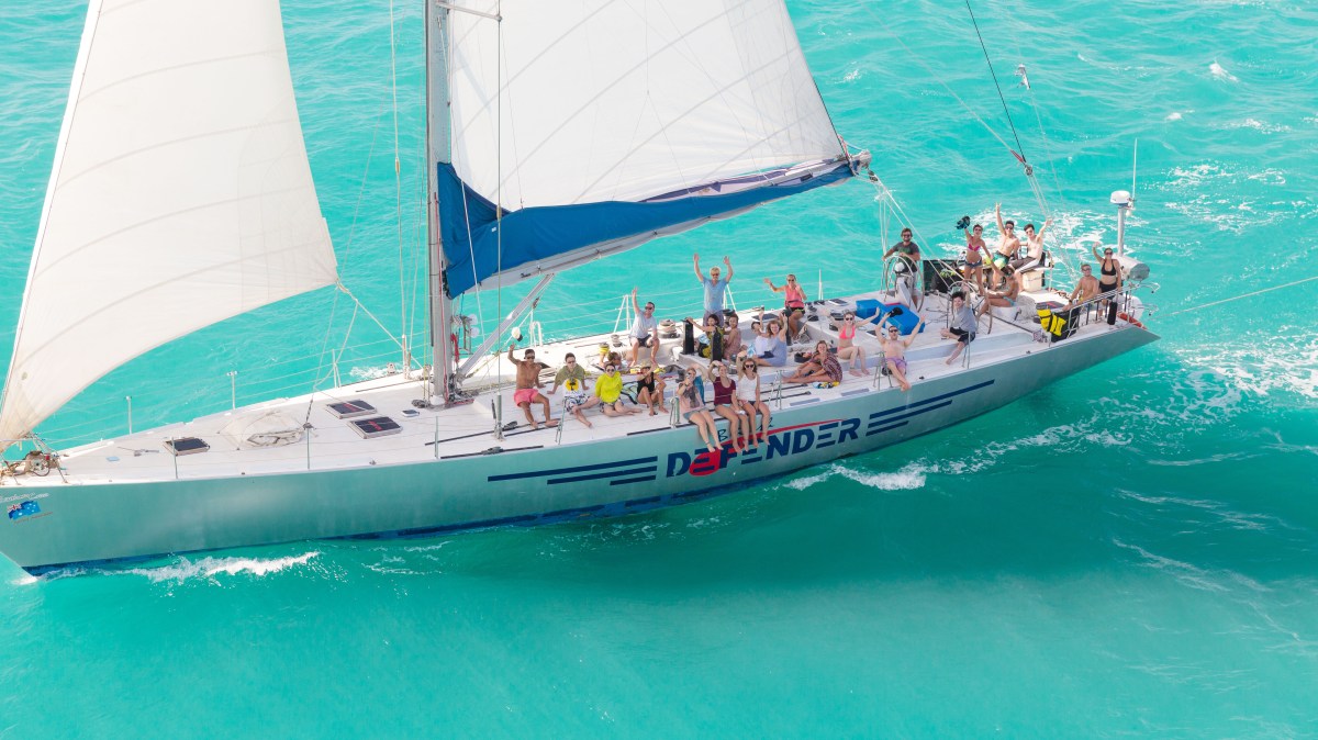 British-Defender-Sailing-Group-Explore-Whitsundays